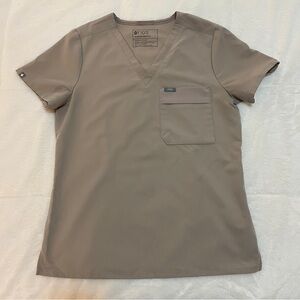 FIGS Women’s Catarina Scrub Top with Pocket Boulder